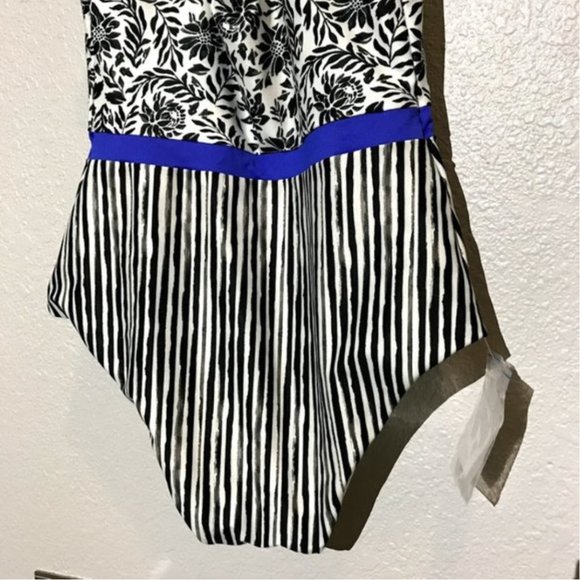 Saha Waterlily Shadow One Piece Swimsuit - Picture 4 of 12